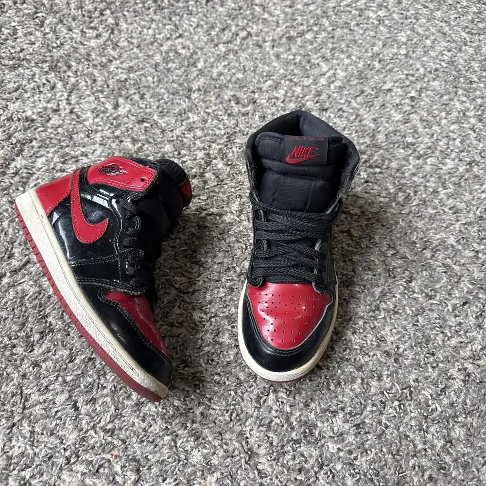 Nike Boys Air Jordan 1 Retro High OG PS Black Red Sneaker Shoes Sz 2Y